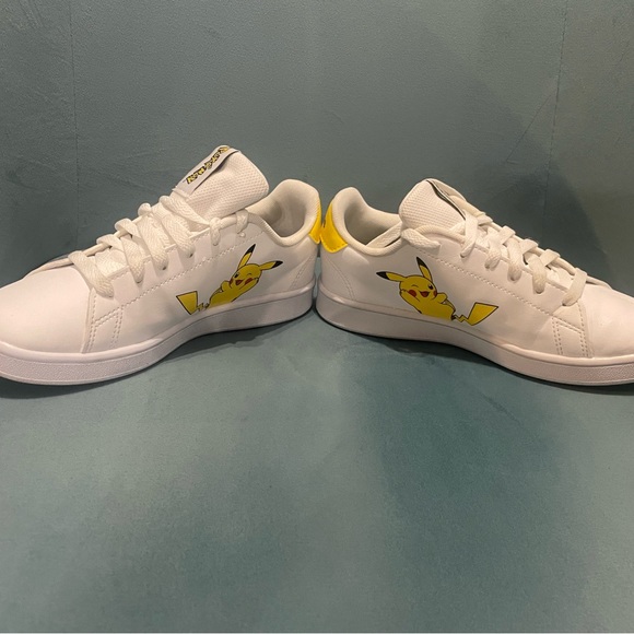 RARE FIND: Boys adidas Pokemon x Advantage J 'Pikachu shoes Size 3 US - Picture 3 of 15
